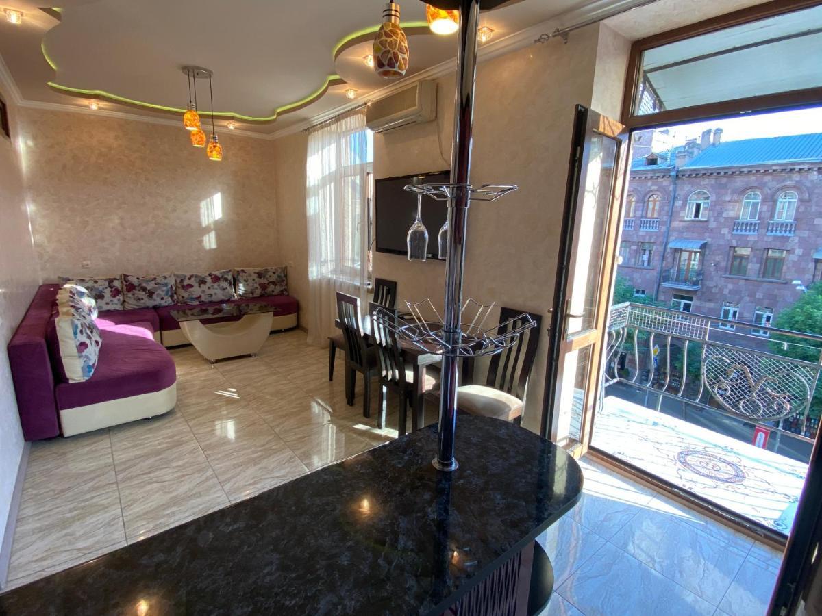 Amiryan Street 1 Bedroom Deluxe Apartment With Balcony Am104 Yerevan Ngoại thất bức ảnh