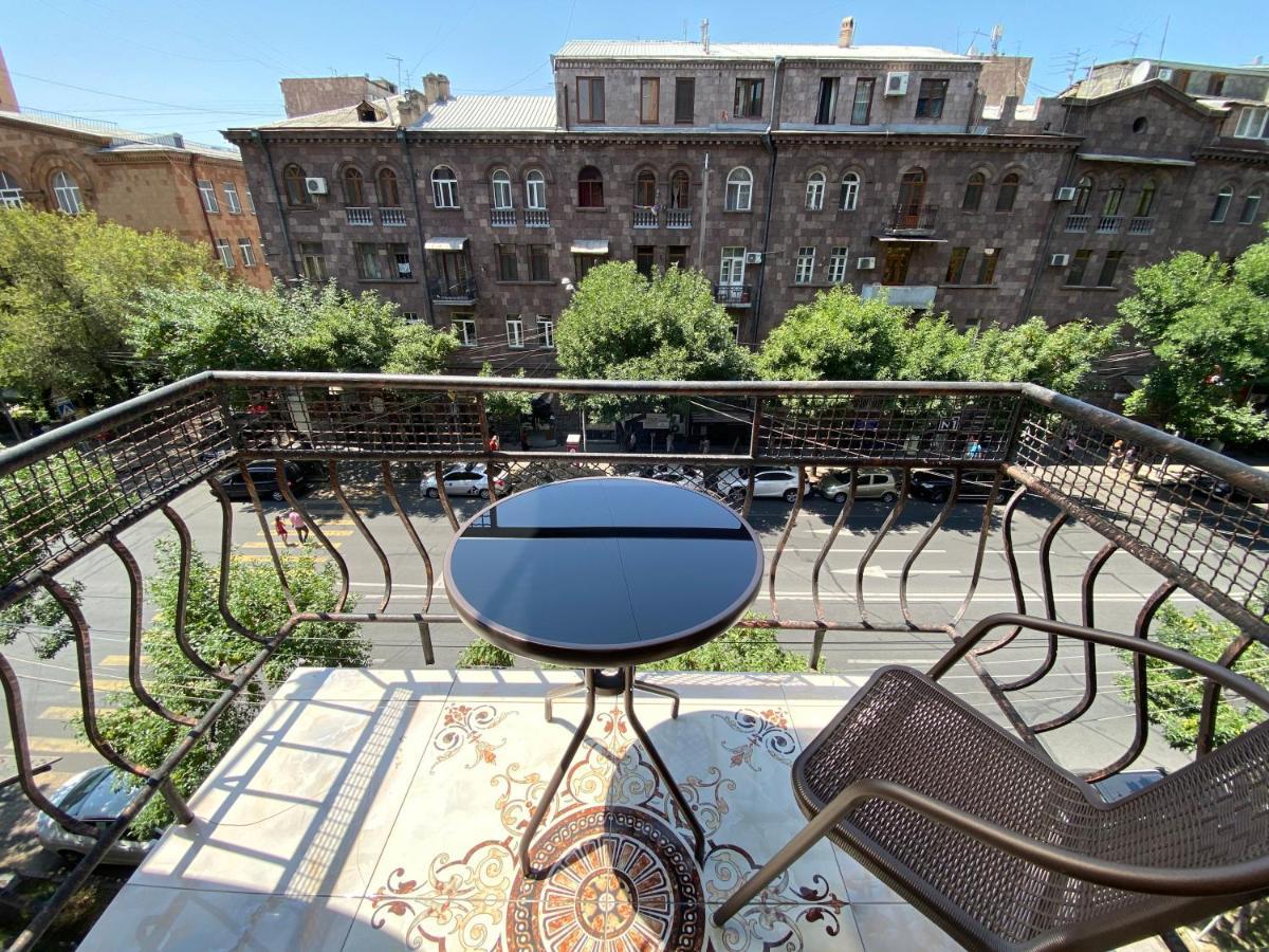 Amiryan Street 1 Bedroom Deluxe Apartment With Balcony Am104 Yerevan Ngoại thất bức ảnh