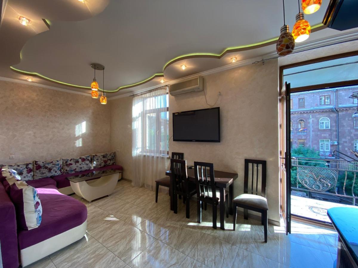 Amiryan Street 1 Bedroom Deluxe Apartment With Balcony Am104 Yerevan Ngoại thất bức ảnh