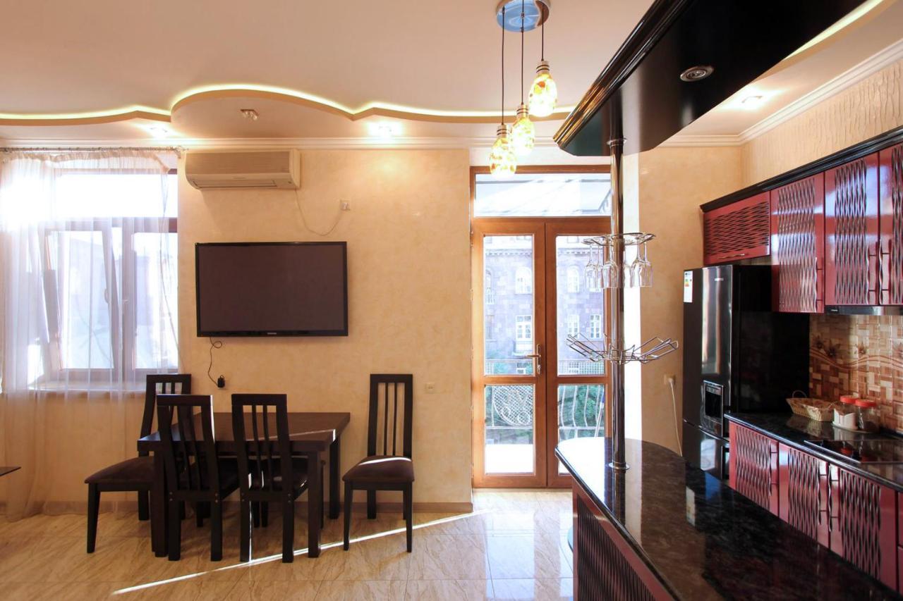Amiryan Street 1 Bedroom Deluxe Apartment With Balcony Am104 Yerevan Ngoại thất bức ảnh